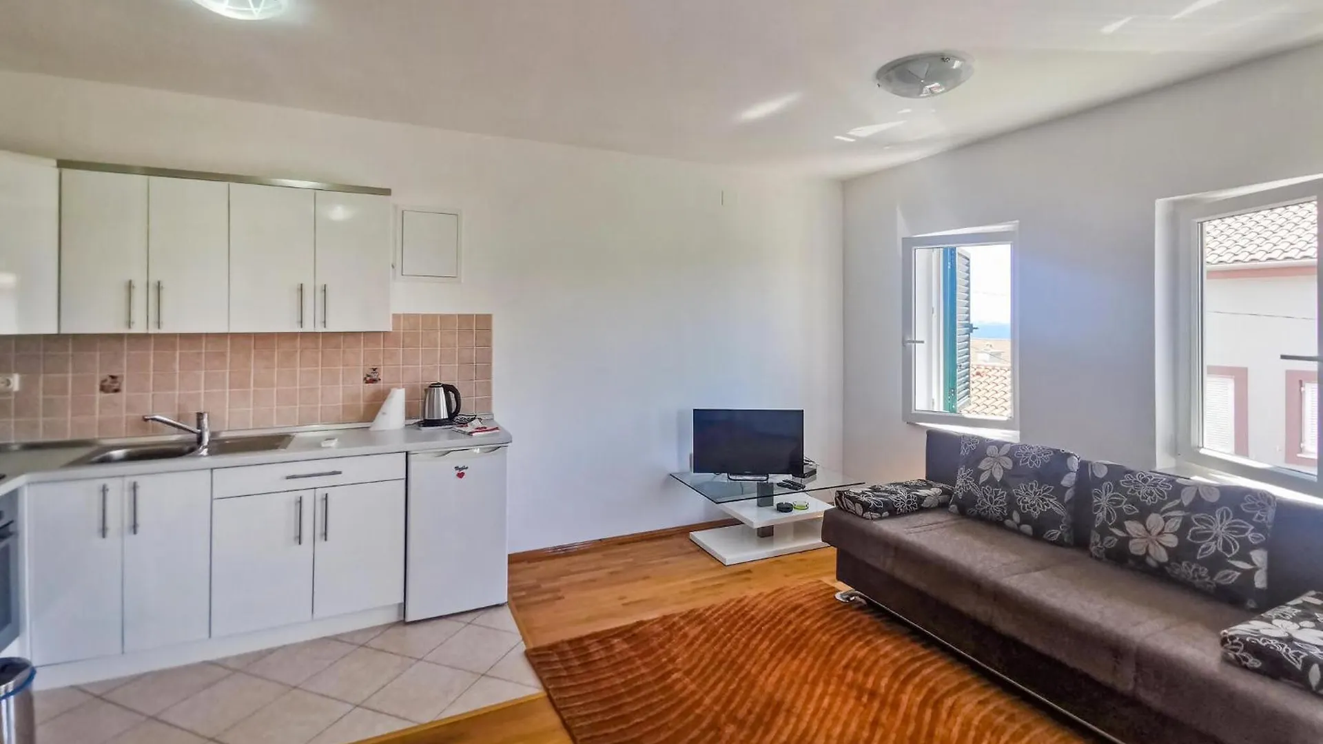 Lovely Apartment In Novi Vinodolski With Kitchen